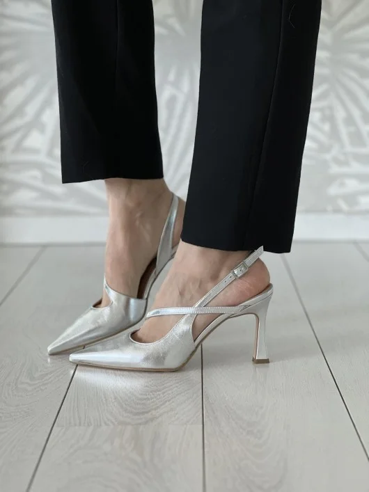 Slingback pelle laminata